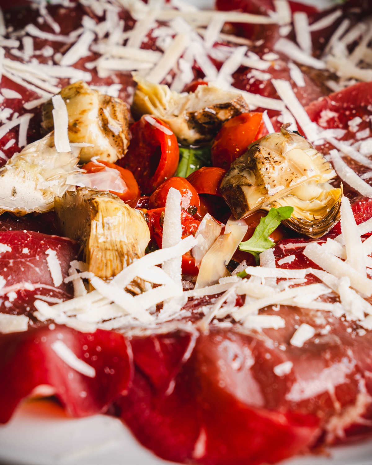 Naudan carpaccio, artisokka ja parmesaani